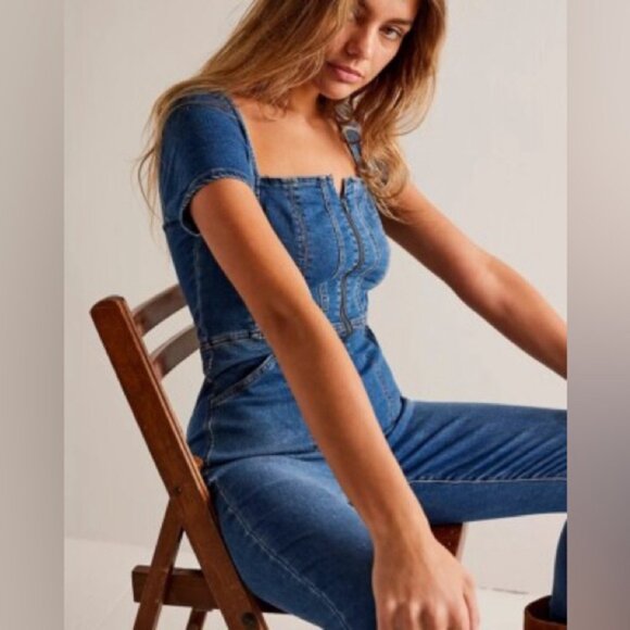 WE THE FREE CURVY DENIM JUMPSUIT Size Medium - Picture 2 of 5